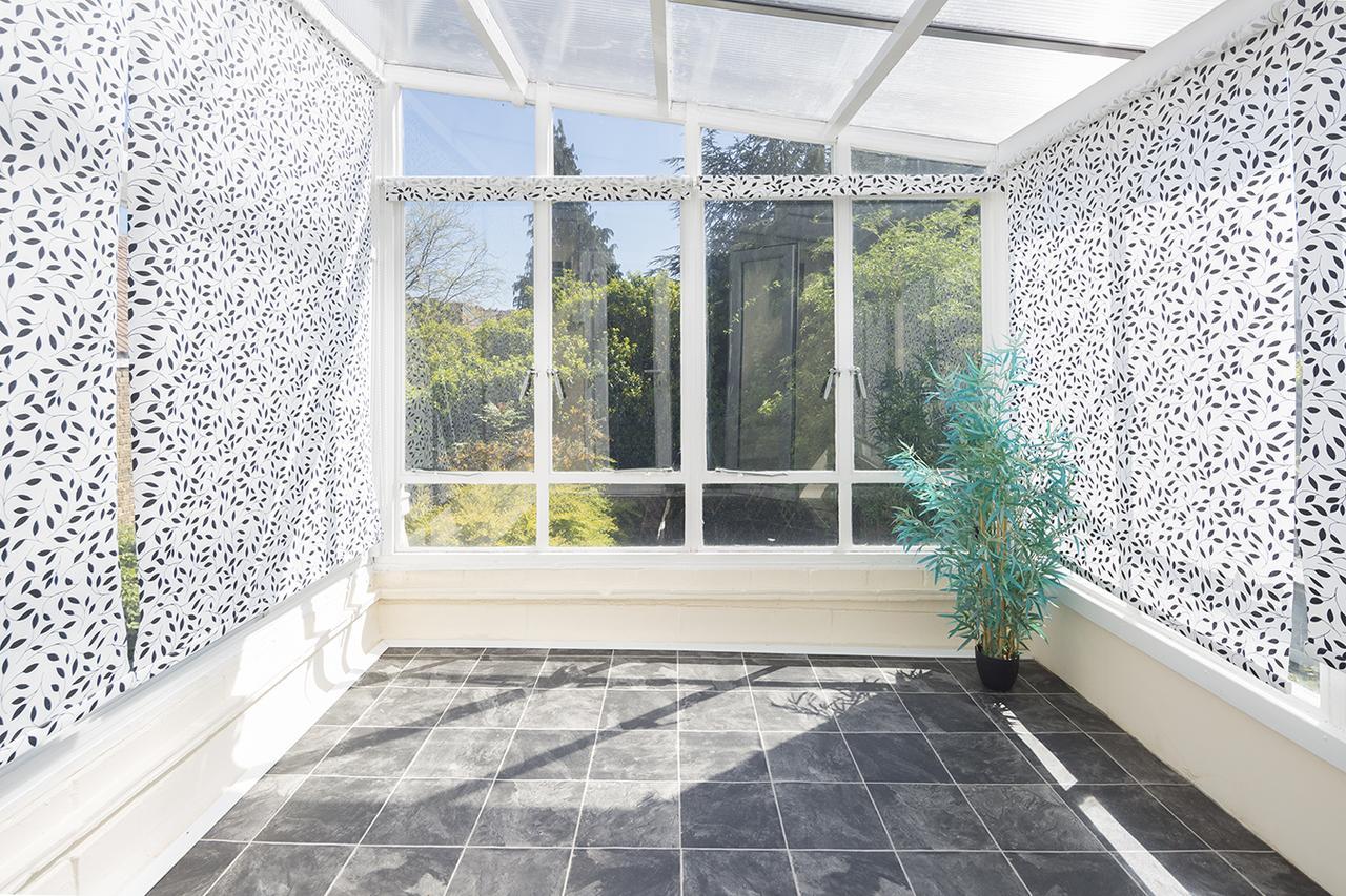 Stylish Modern By Kasar Stays Gillingham  Exterior photo