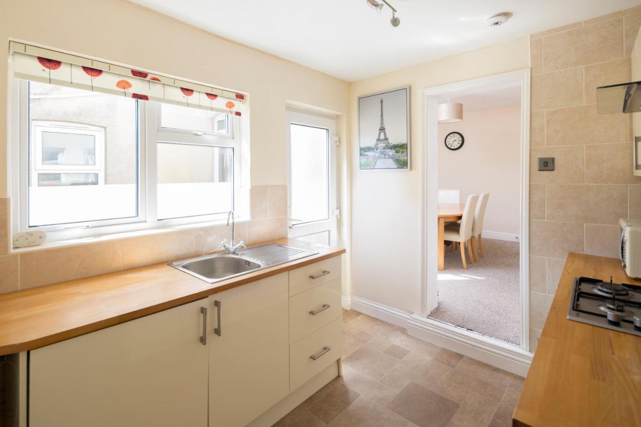 Stylish Modern By Kasar Stays Gillingham  Exterior photo